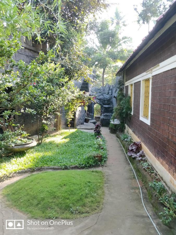 ホテル Kalpadiyil Balarampuram エクステリア 写真