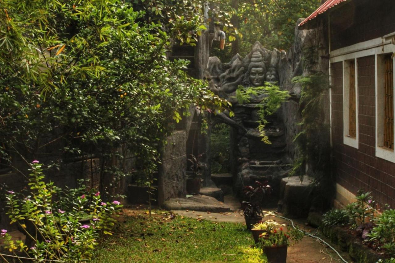 ホテル Kalpadiyil Balarampuram エクステリア 写真